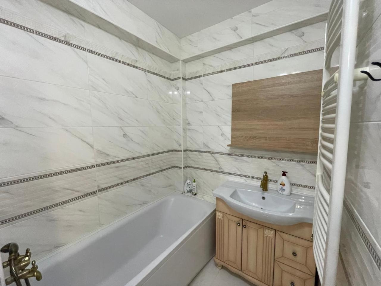 на ботанике тудор стрижка Apartment